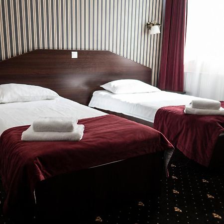 Hotel Podzamcze Ґура-Кальвар'я Екстер'єр фото