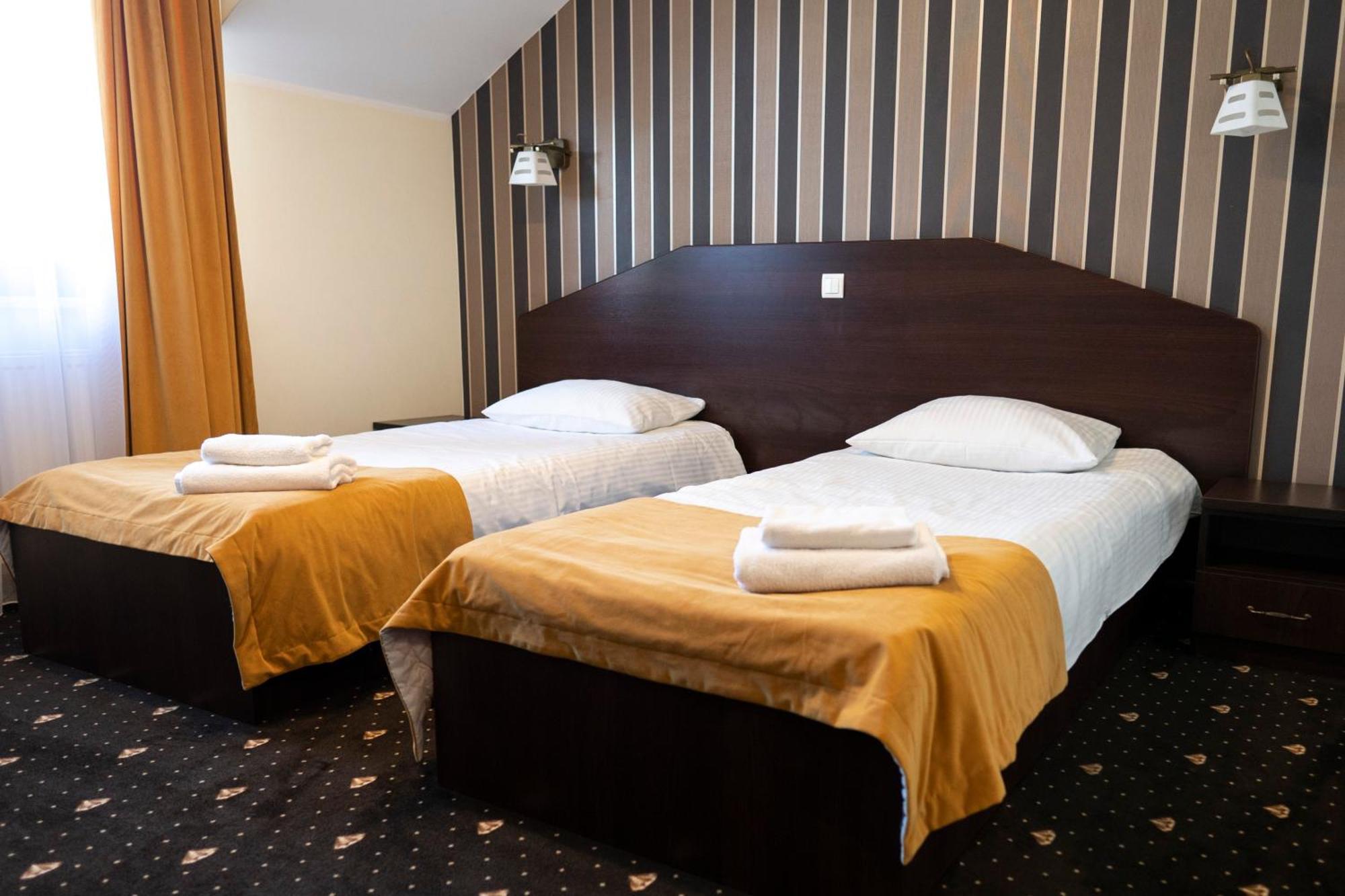 Hotel Podzamcze Ґура-Кальвар'я Екстер'єр фото