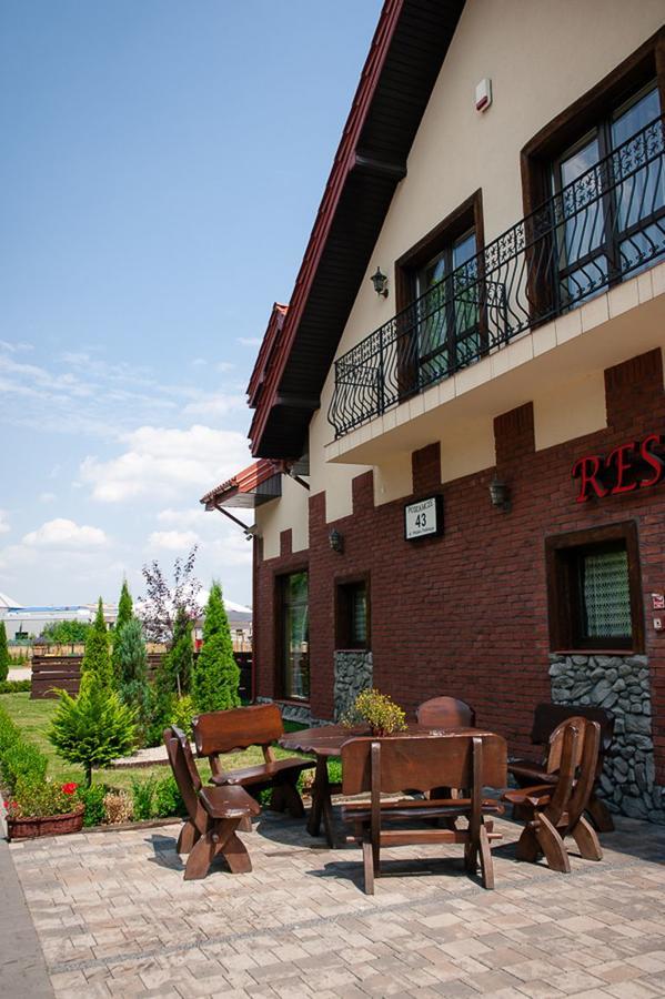 Hotel Podzamcze Ґура-Кальвар'я Екстер'єр фото